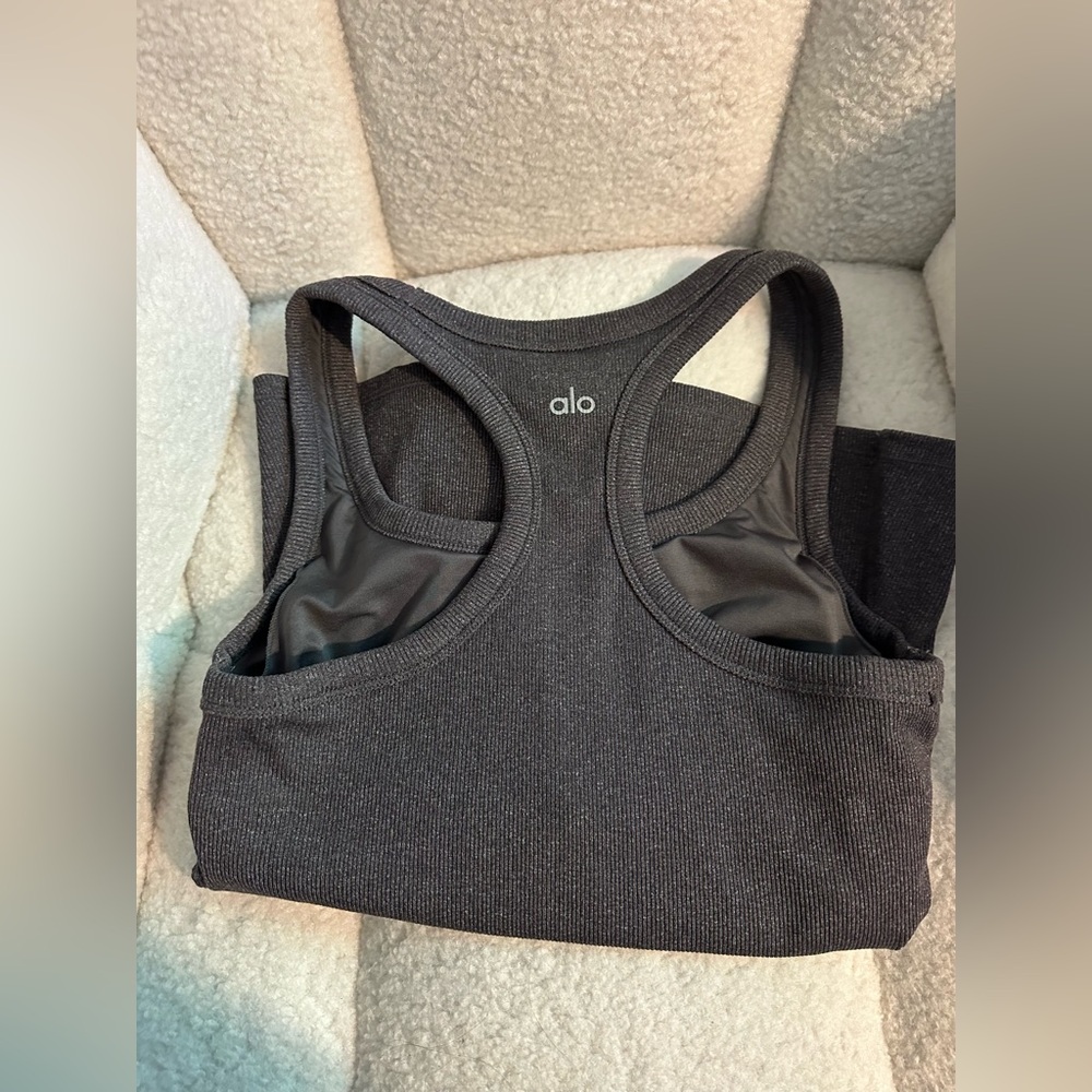 Alo tanktop in a dark gret color. Size S
